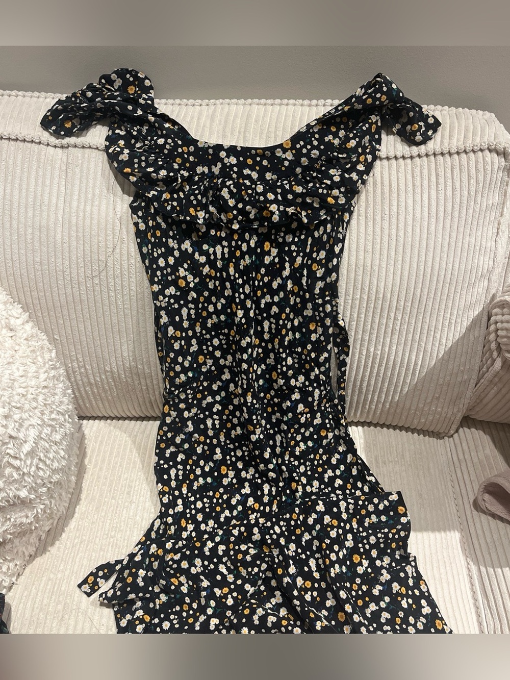 Réalisation Par Milky Way Black Floral Ruffle Tie-Shoulder Dress